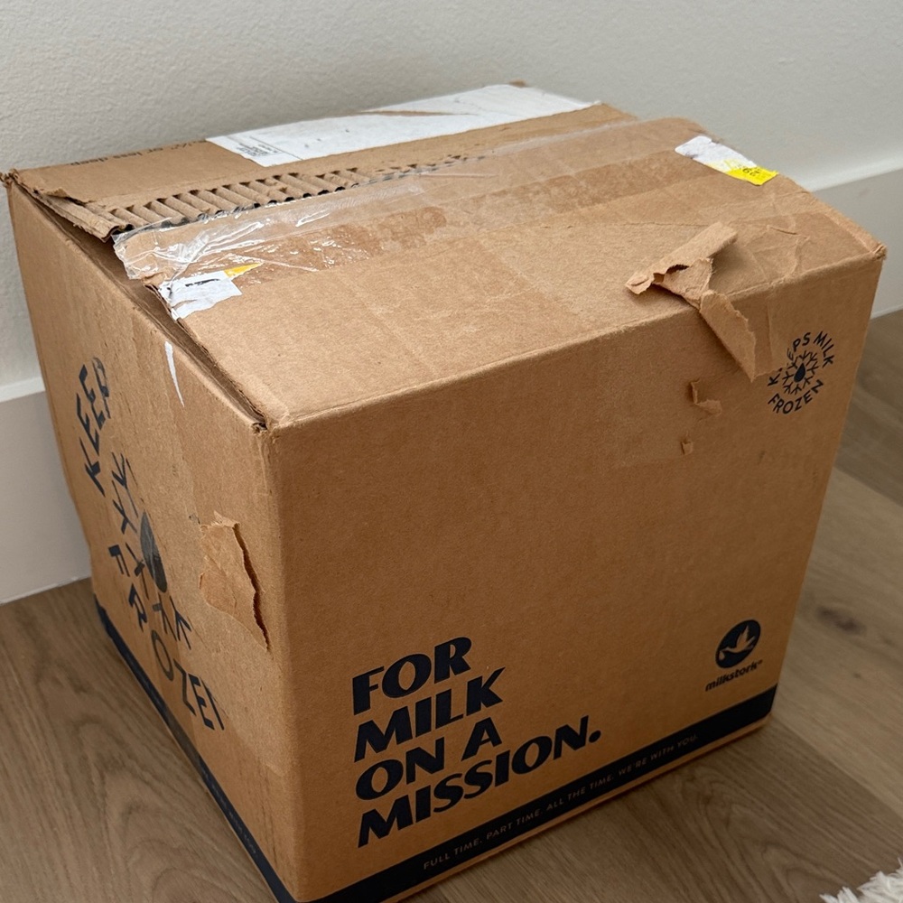 Milk stork breastmilk shipping box